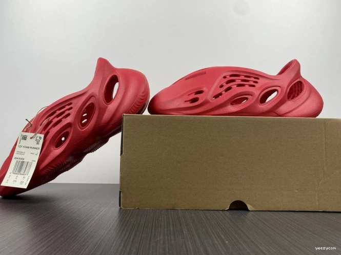 Red Foam Adidas CW3355 Yeezy 0929